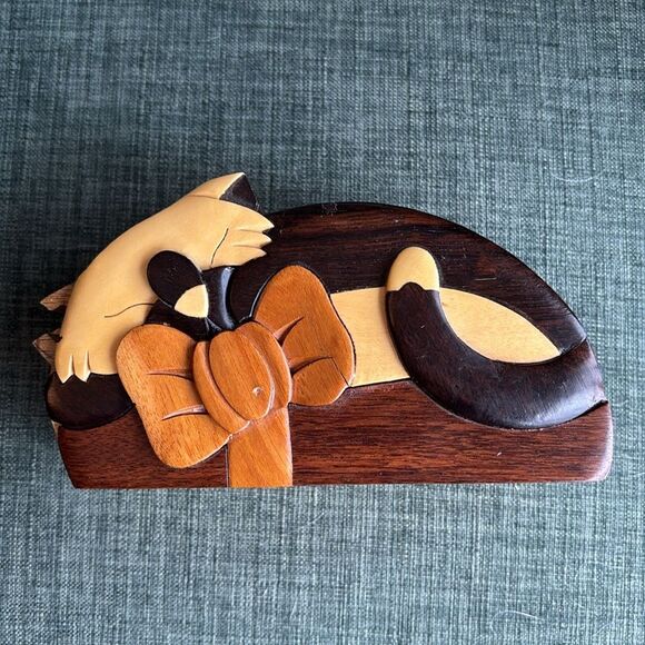 Handcrafted Wooden Cat Puzzle box with Bow secret stash box unique EUC! - Picture 2 of 8